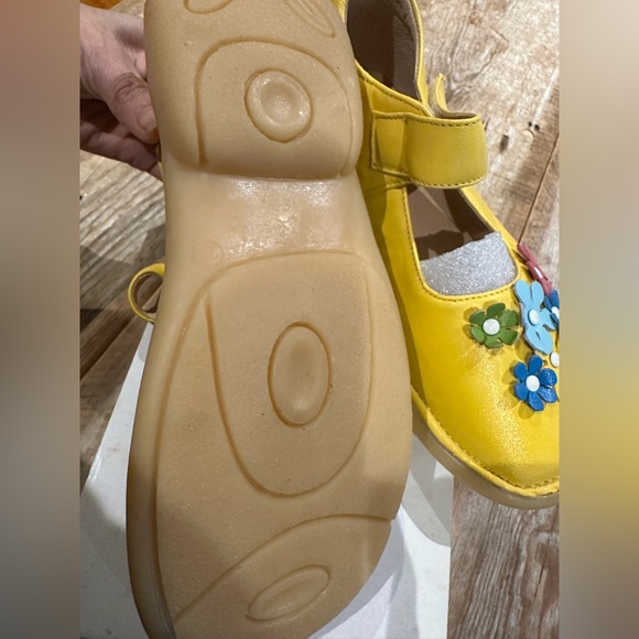 Leather Girls yellow flowered shoes size 2 by Pipsqueak. - Picture 4 of 5
